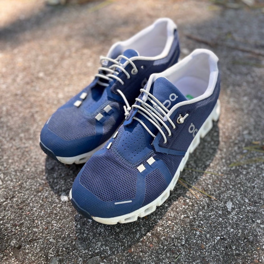 On Cloud Running Shoes Navy White – Lightweight Performance Sneakers